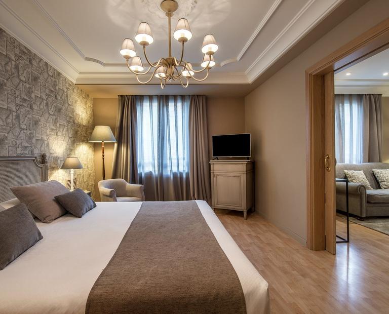 JUNIOR SUITE Vincci Lys 4* Valencia JUNIOR SUITE Vincci Lys 4* Valencia